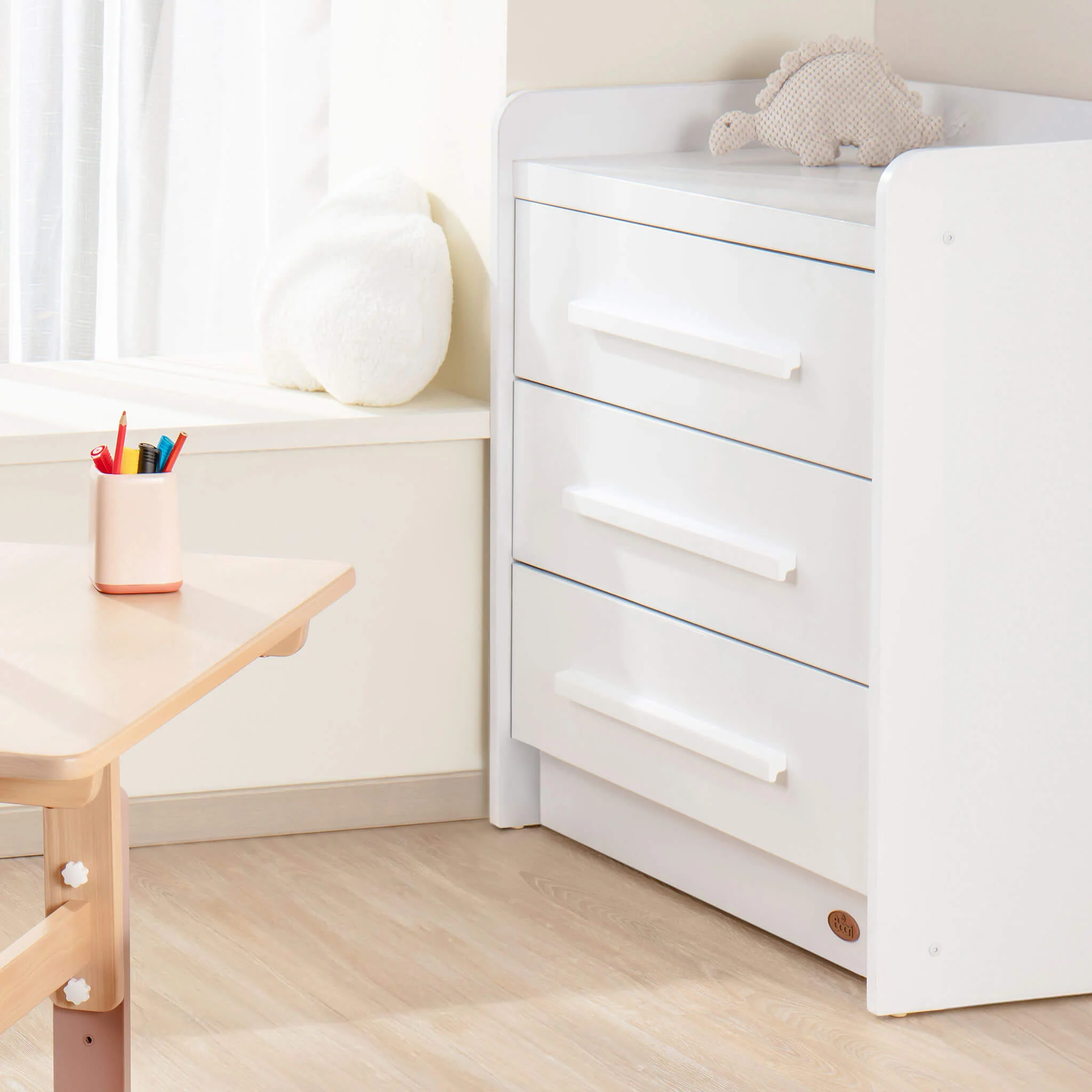 Neat 3 Drawer Chest - Image 6