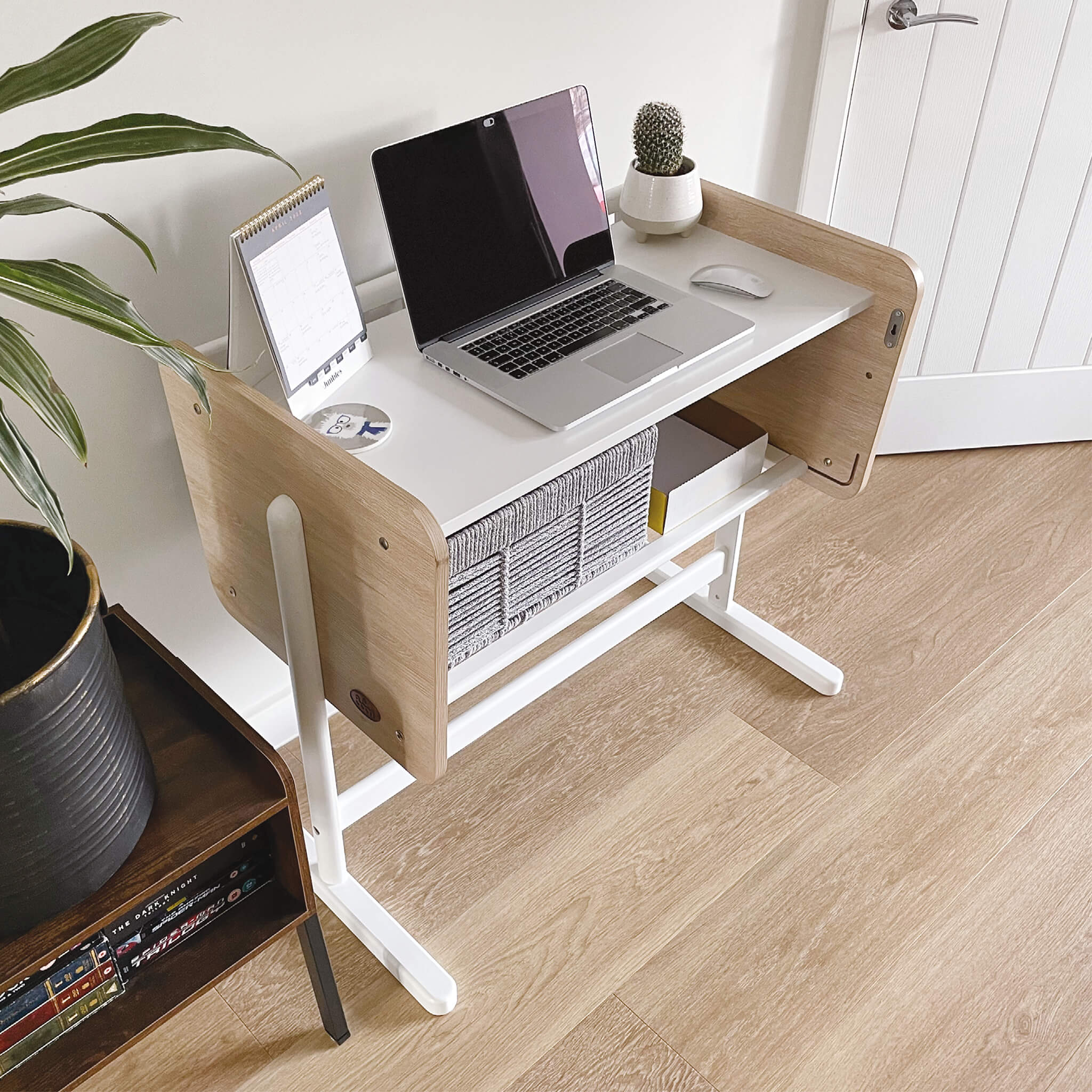 Neat Bedside Crib - Image 6