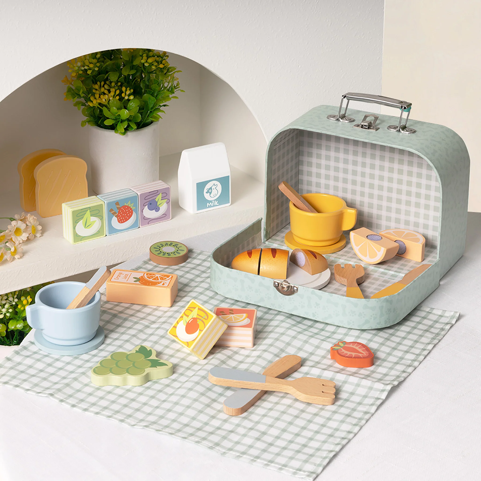 Tooky Toy Picnic Basket Set - Image 4
