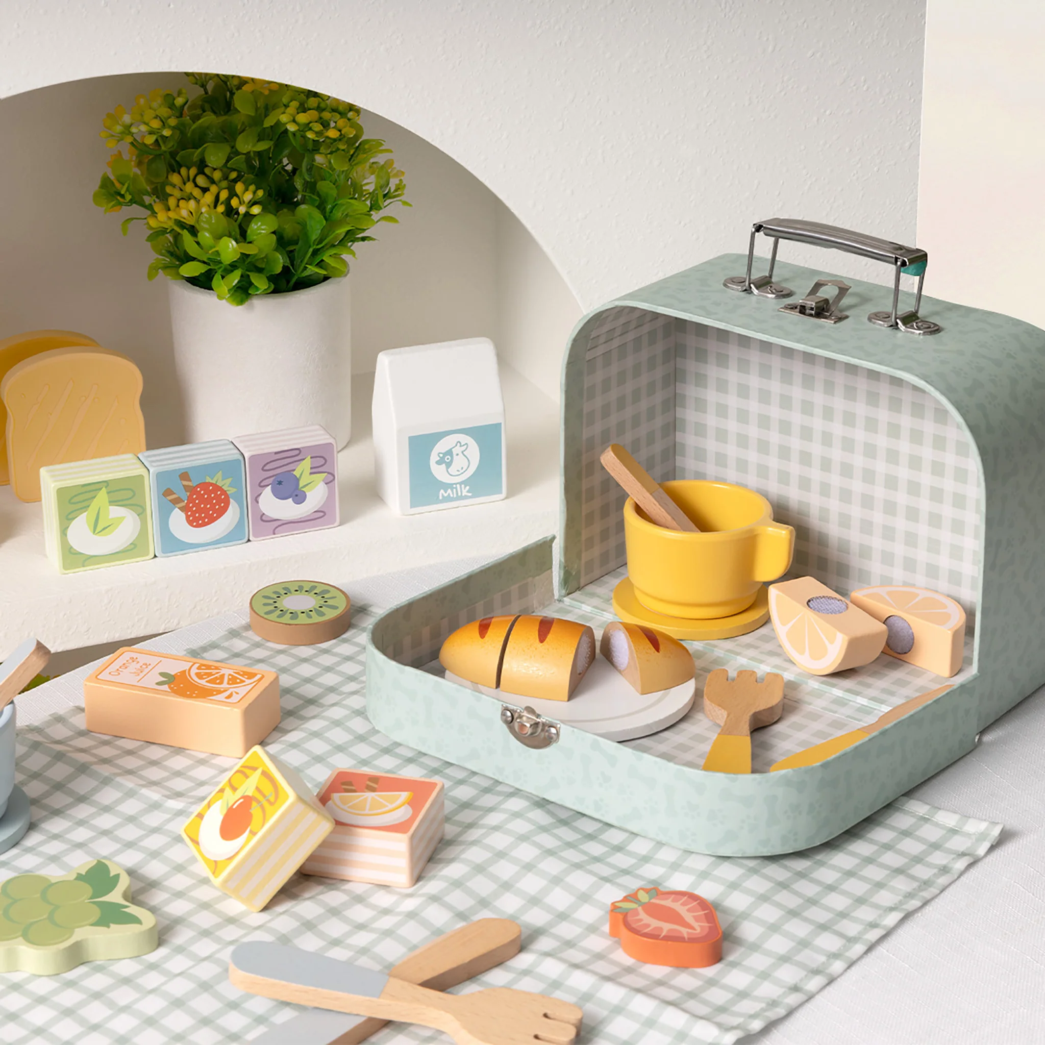 Tooky Toy Picnic Basket Set - Image 5